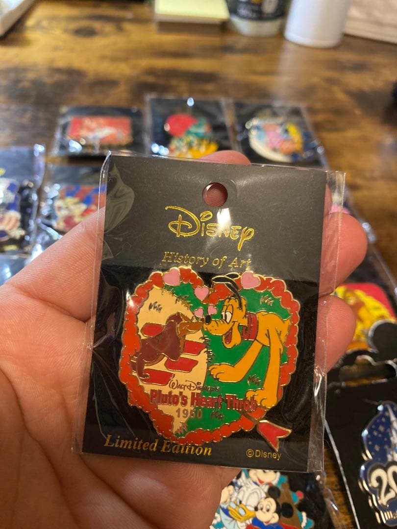 【レア】Disneyピンバッチ　コレクター向け　新品・台紙付き　16個セット♪
