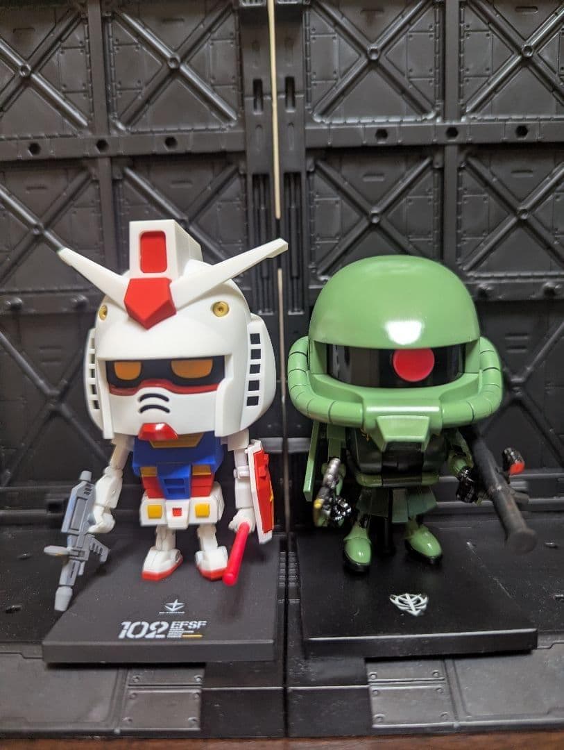 ガンプラくん、ザクプラくん：全塗装