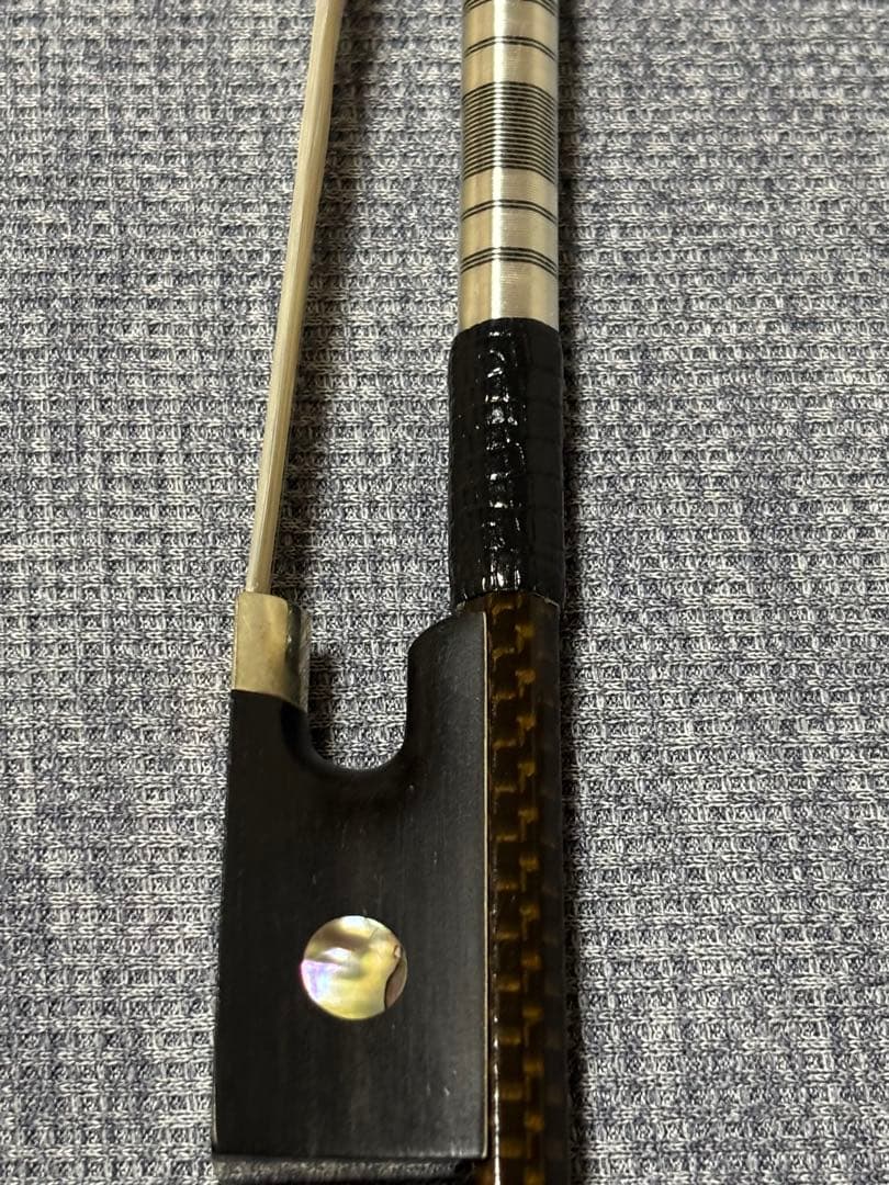 【試奏のみ】ほぼ未使用 カーボンファイバー バイオリン弓 4/4