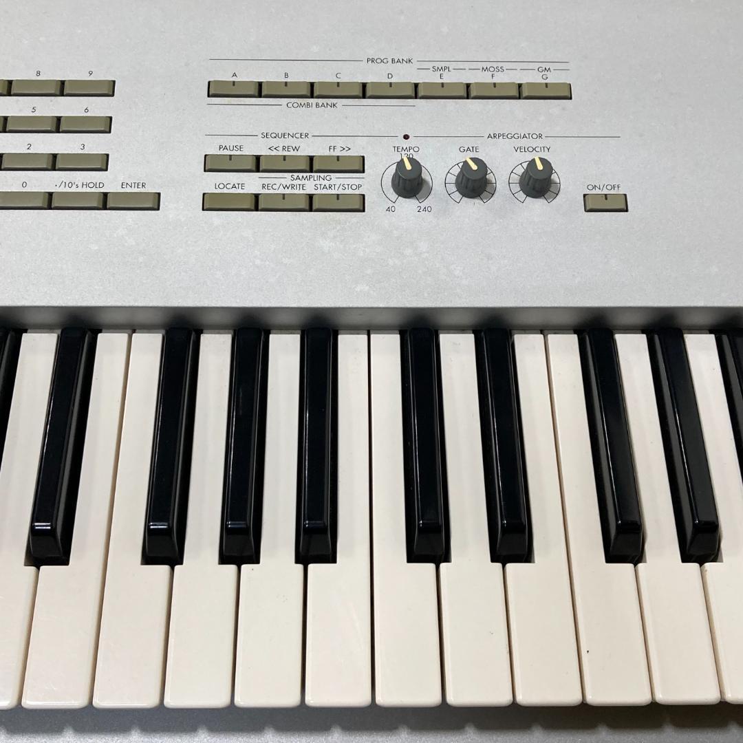 KORG TRITON PRO シンセサイザー コルグ