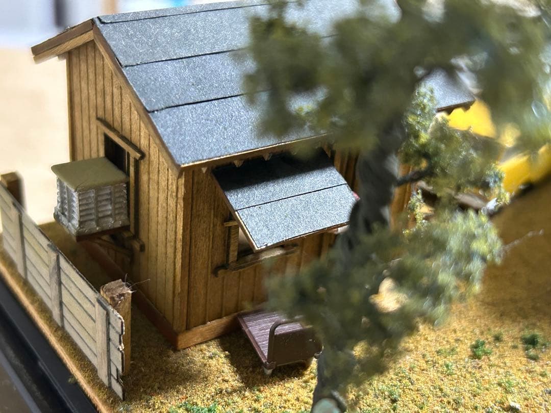 食*ン様 機関庫のある風景〜HOナロー 鉄道模型 展示台 ジオラマ