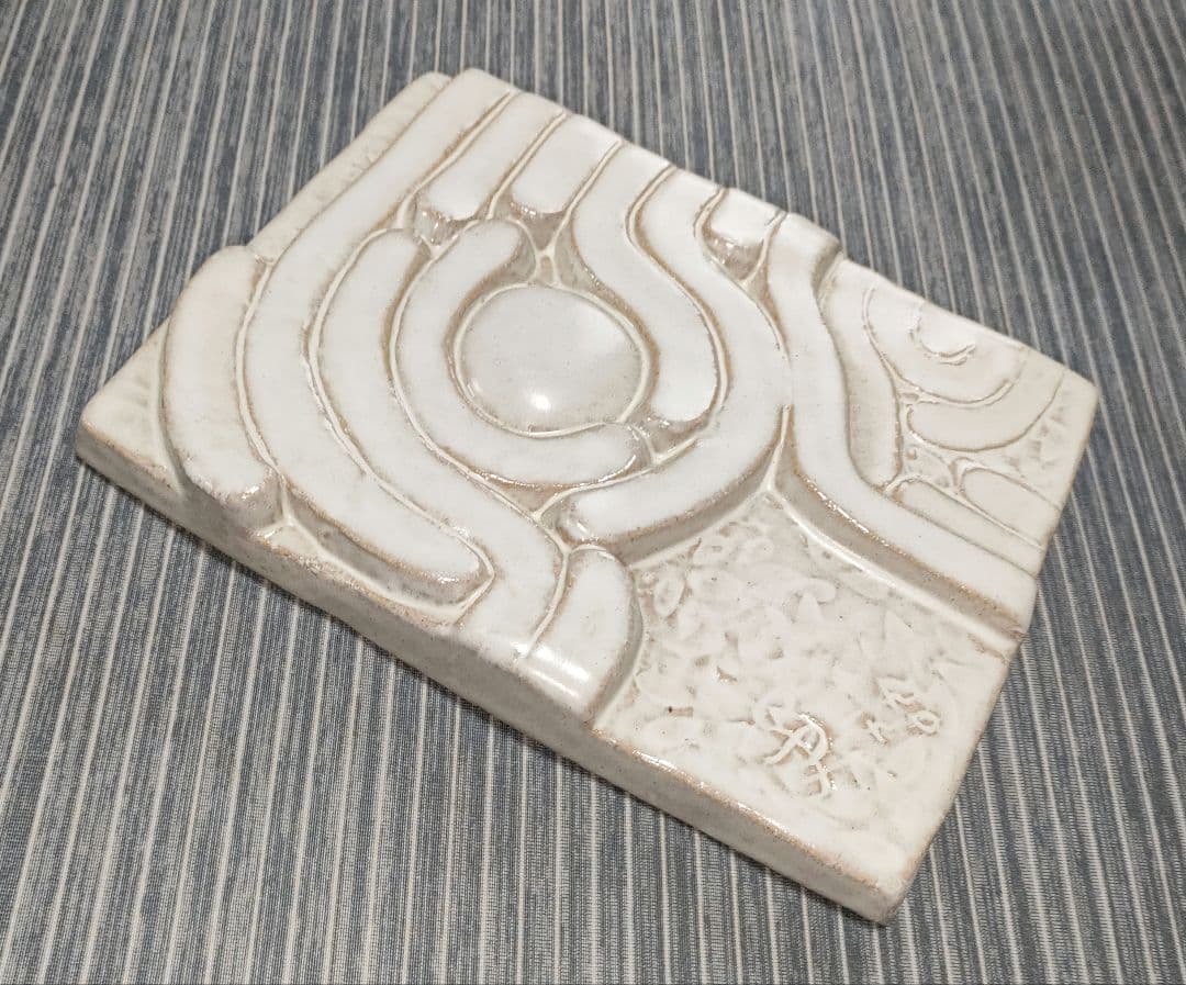 紫綬褒章 、旭日小綬章受賞 速水史朗作　陶器 彫刻「ふれあい 」 1990年製