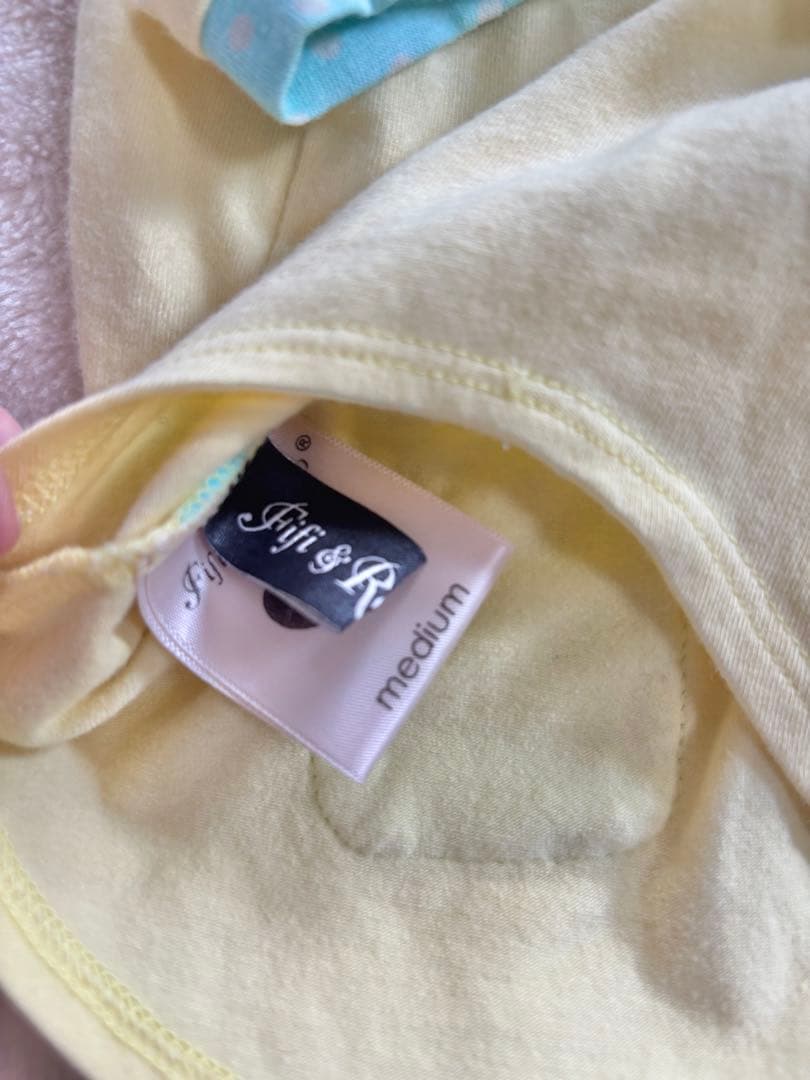 【Fifi&romeo】カップケーキ刺繍の犬服（イエロー×水色）