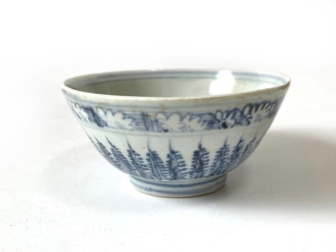 骨董　アンティーク　染付　明染付　芭蕉文様　巻貝文様　茶碗　抹茶碗