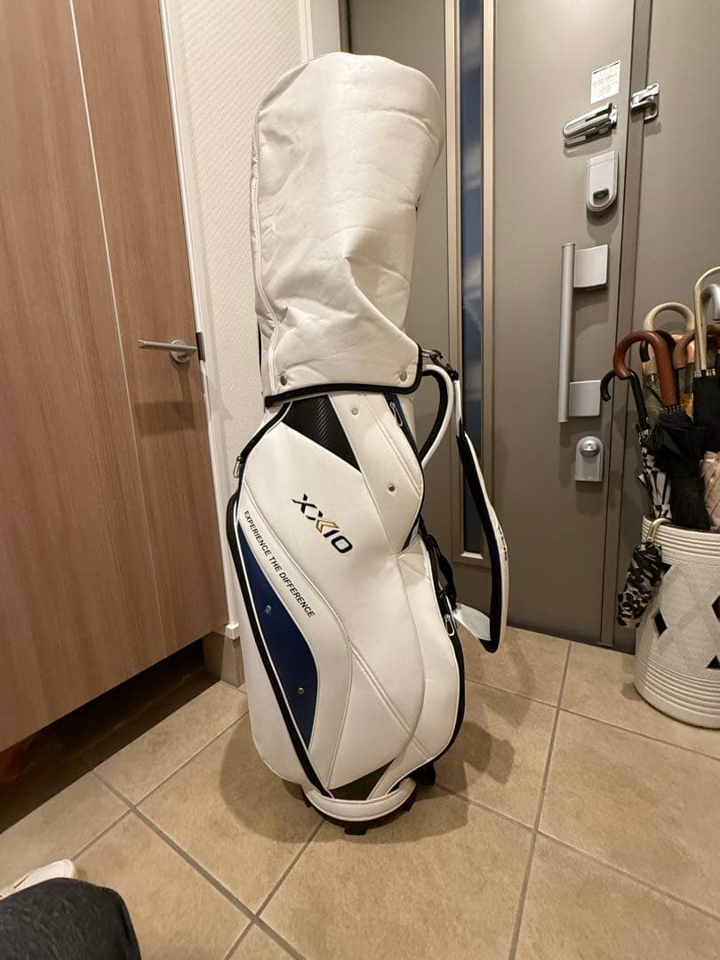 ゼクシオXXIO キャディバッグ 9.5型　超軽量モデル
