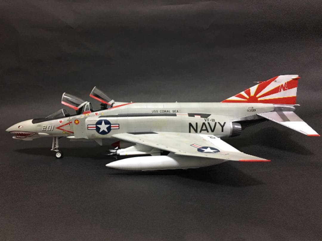 エッシー　1/48　F-4B　ファントムⅡ　サンダウナーズ　完成品