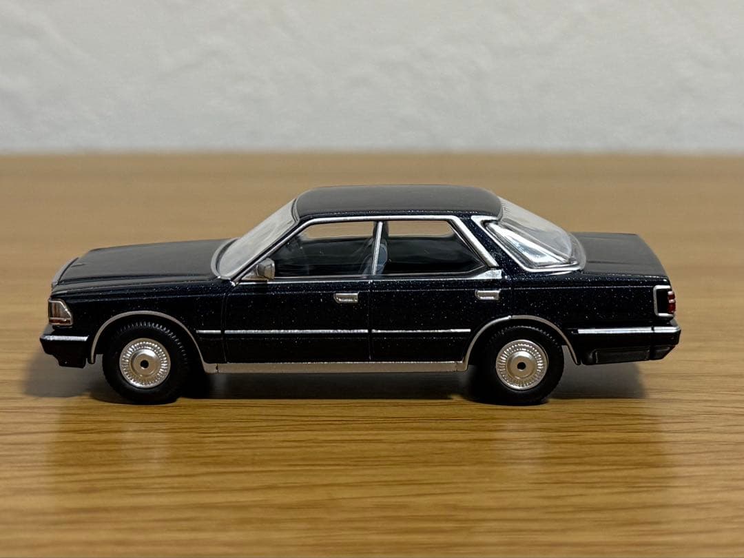 TLVN ニッサン グロリア HT V20 グランデージ 1/64 86年式