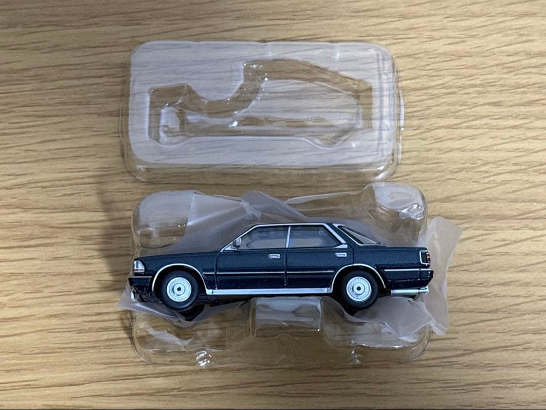 TLVN ニッサン グロリア HT V20 グランデージ 1/64 86年式