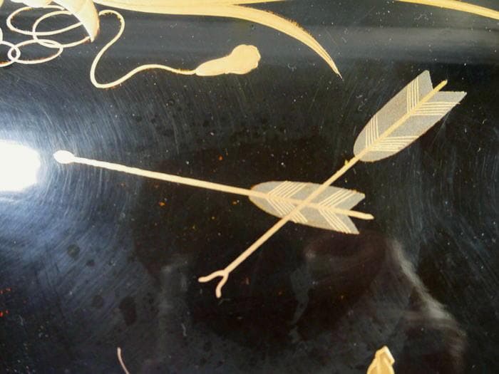 美しい立雛ノ図と兜ノ図　木製金蒔絵　四方盆の大　27.3cm　桃の節句端午の節句