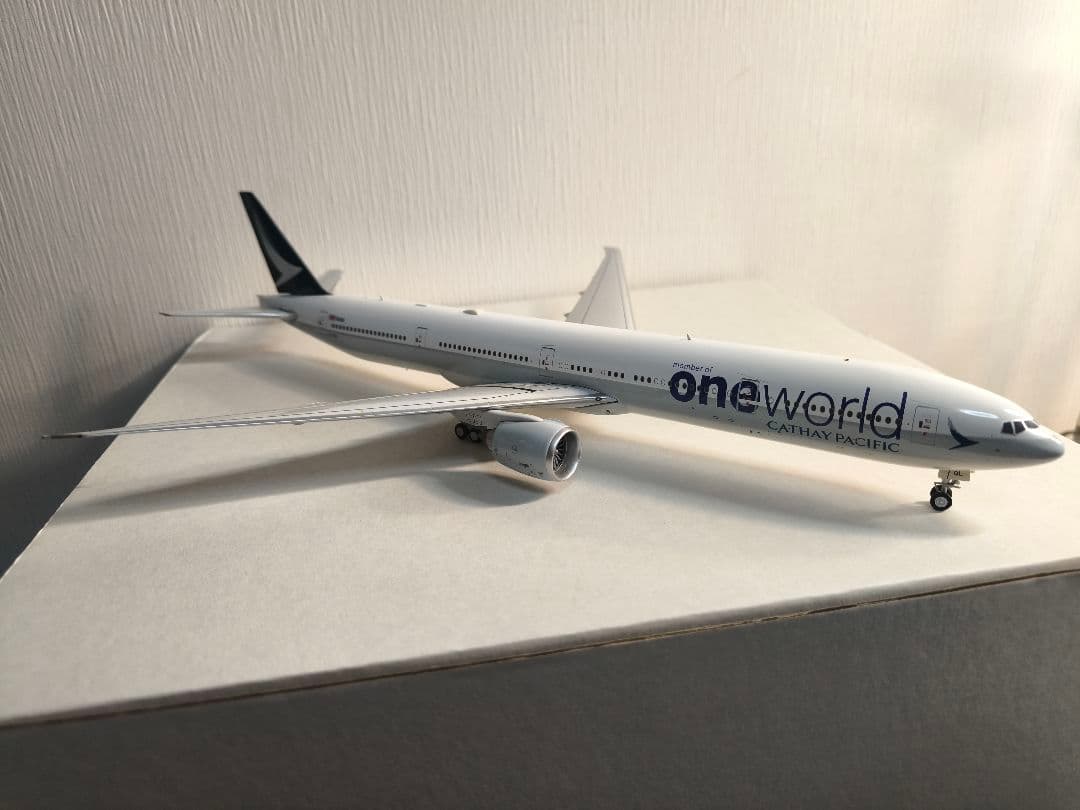 inflight 1/200キャセイパシフィック　777-300ER B-KQL