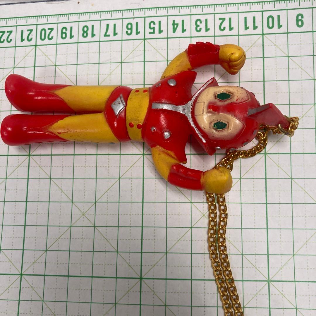 、1977年に放送特撮テレビ小さな ガンバロンの主人公ガンバロンソフビペンダント