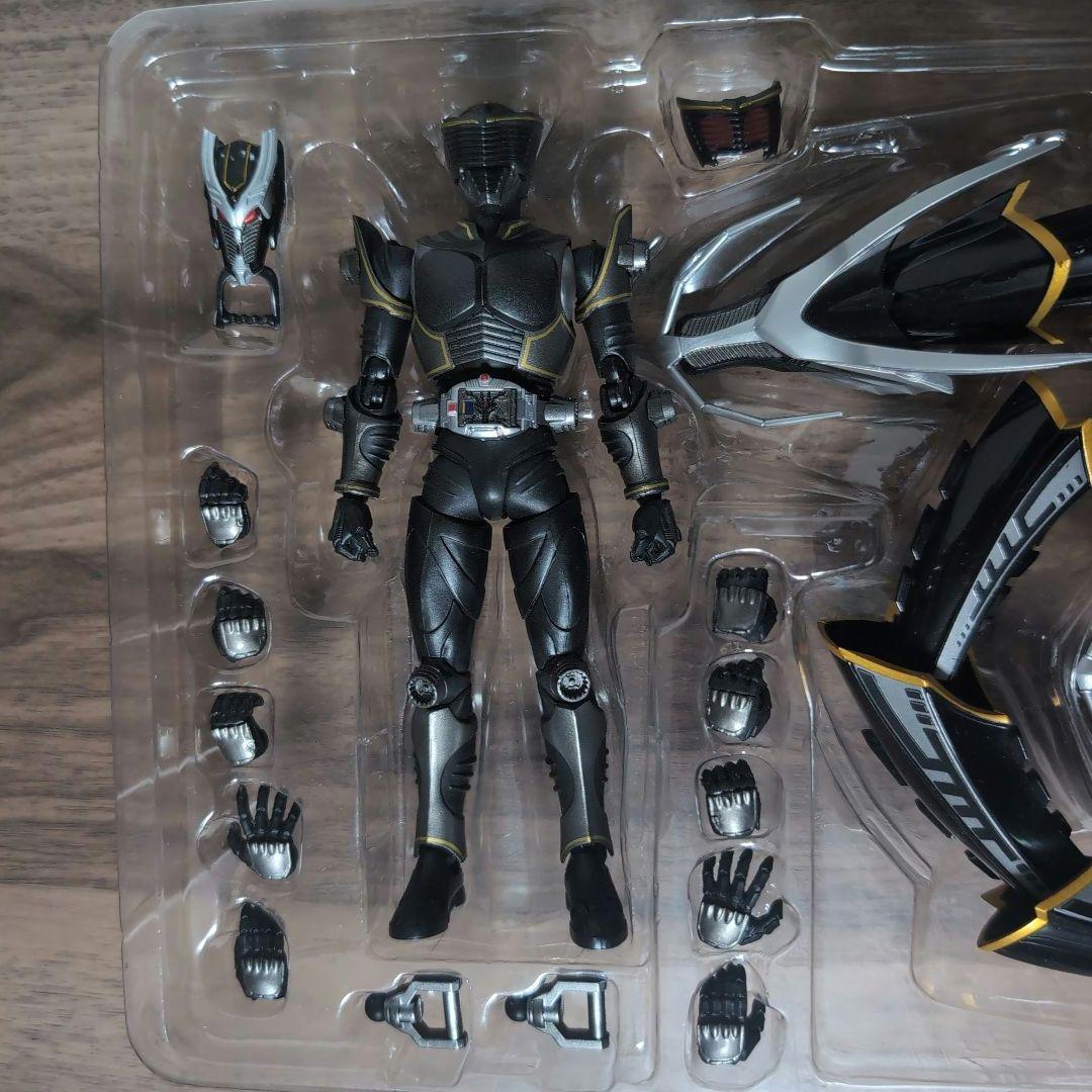 Figuarts フィギュアーツ 仮面ライダーリュウガ ドラグブラッカー