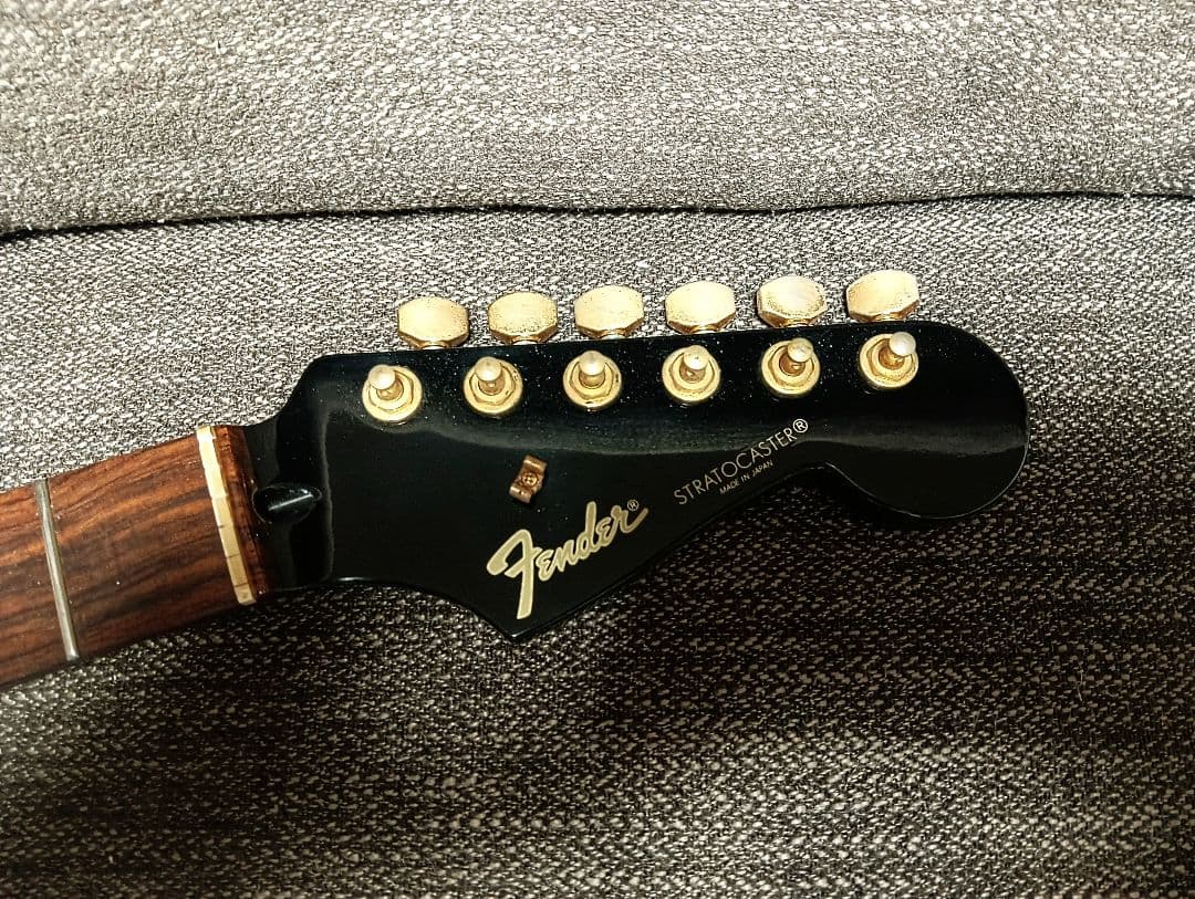 FenderSTMミディアムスケール ネック調整フレット擦合済 変えピックガード