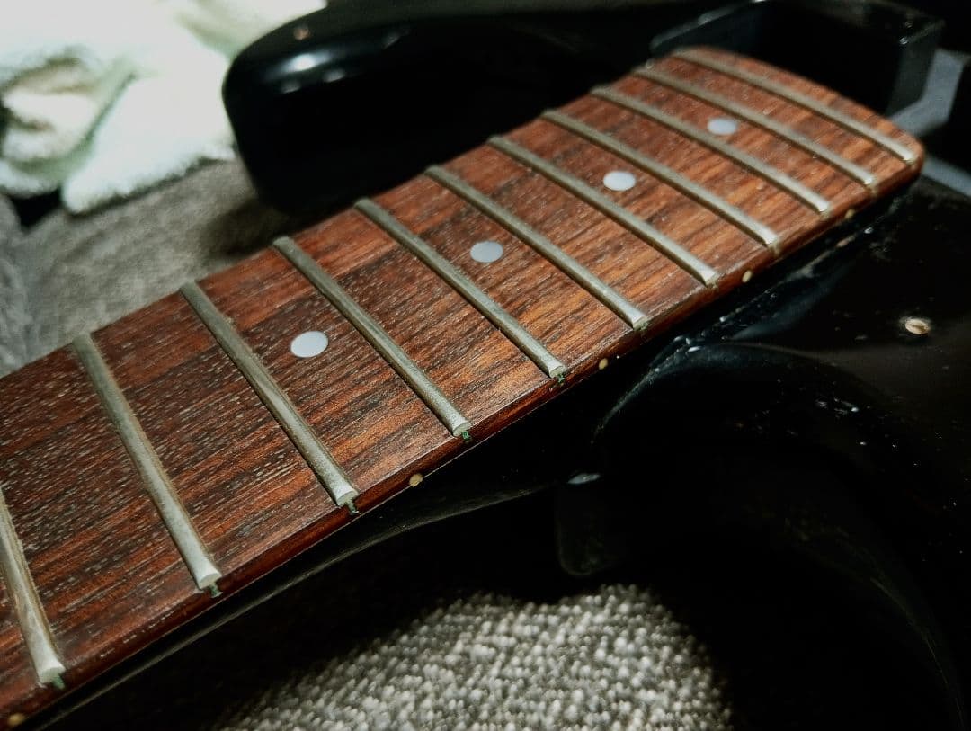 FenderSTMミディアムスケール ネック調整フレット擦合済 変えピックガード