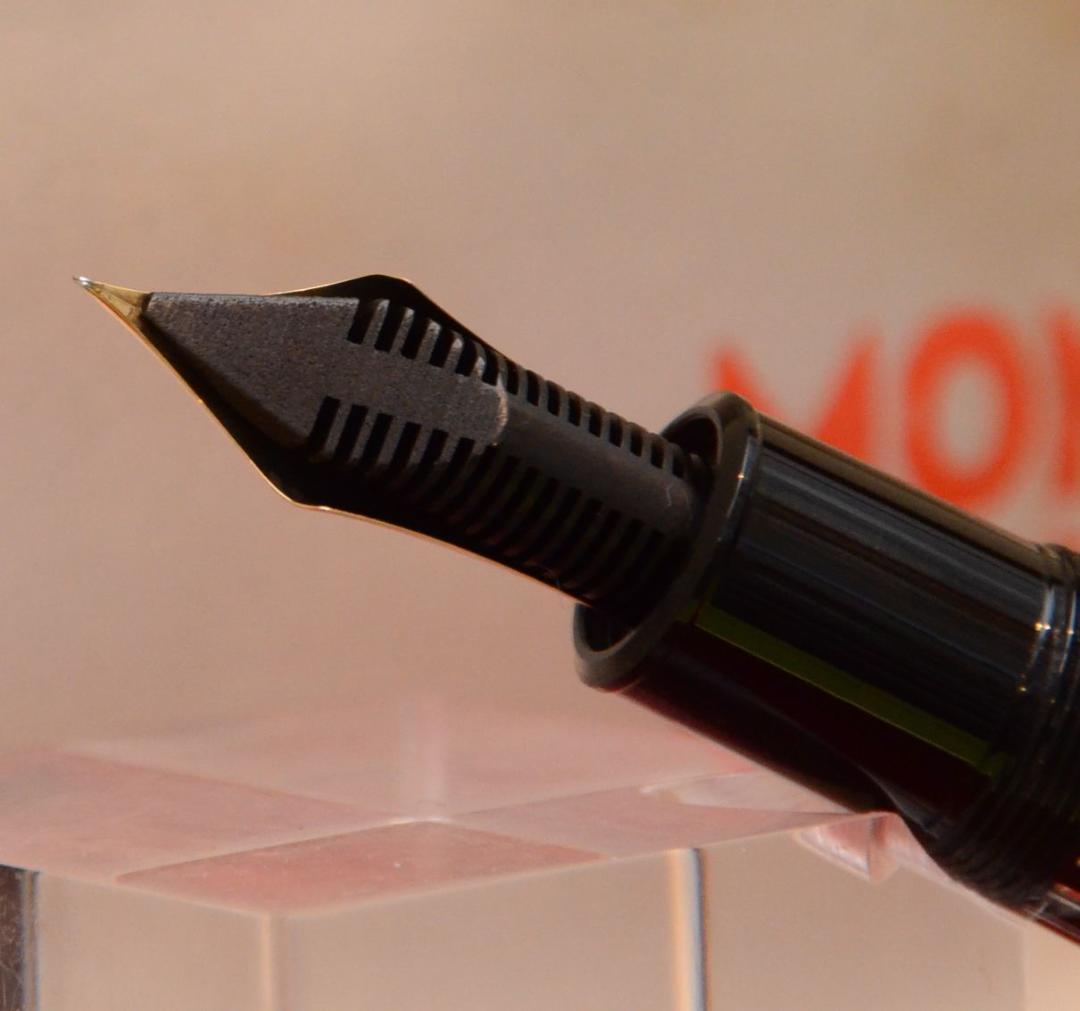 モンブラン149万年筆14C中金 エボナイト芯スチールケース付 細字EF 超美品