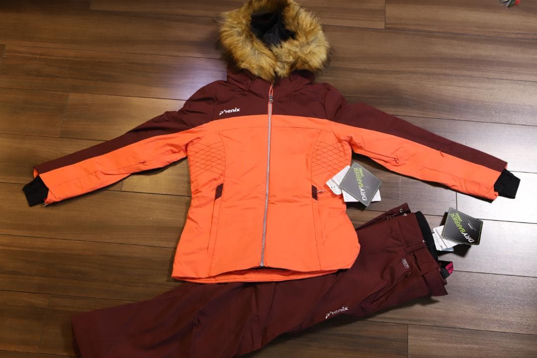 新品半額以下★Phenix スキーウェア S 定価68,200円フェニックス