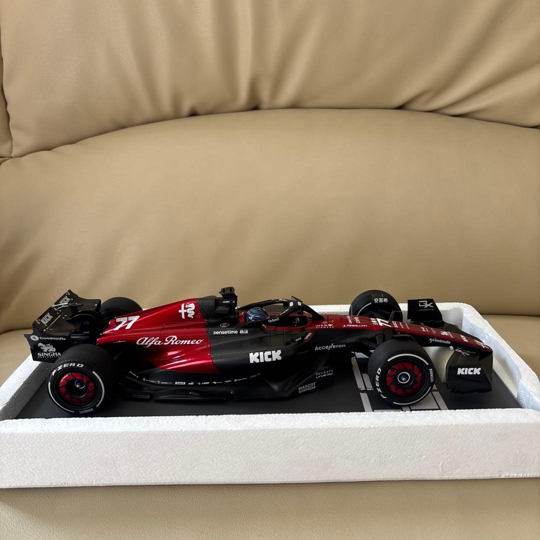 E-m-Y 様 1/18ミニチャンプス アルファロメオC43 V.ボッタス