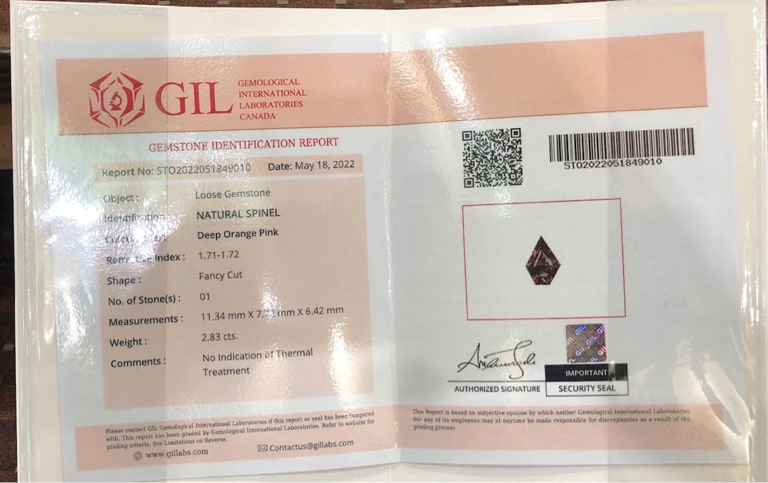 ファンシーペアカットオレンジピンクスピネル宝石。「GIL認定」