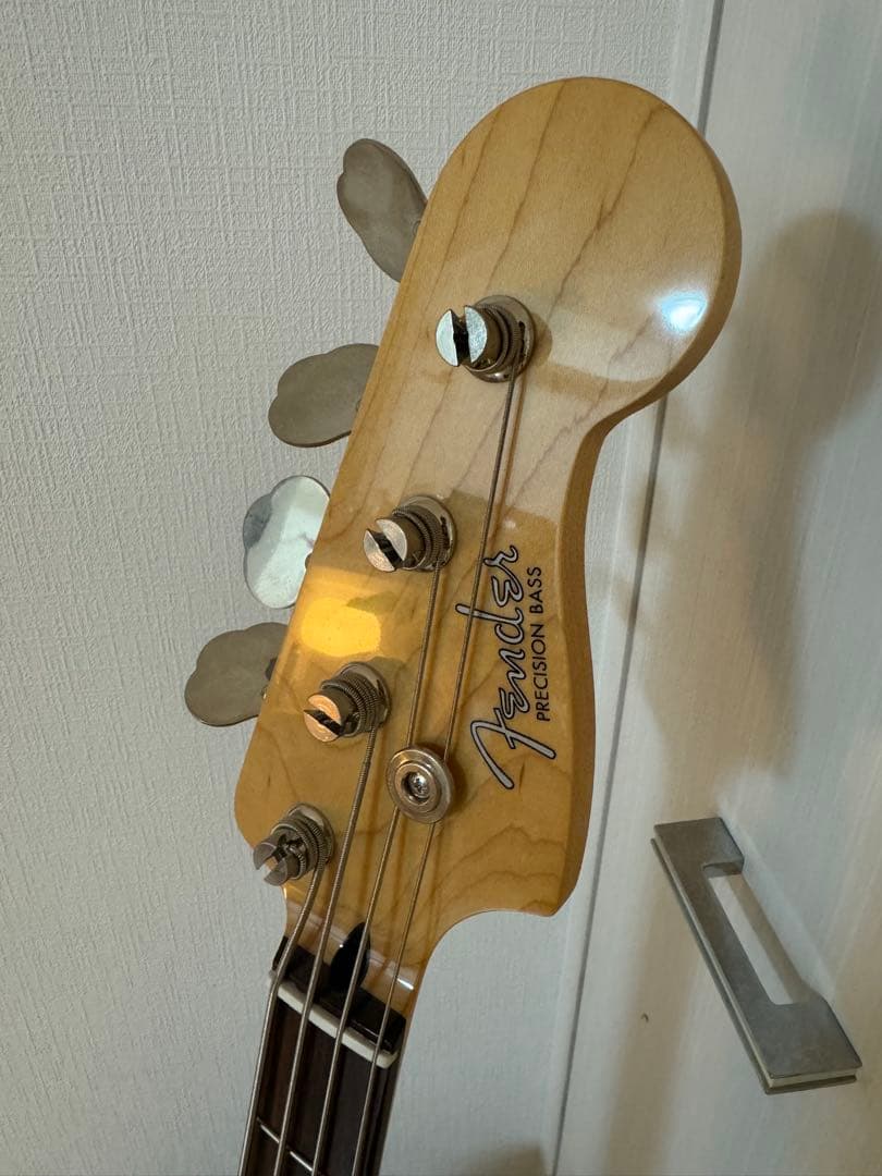 Fender Precision Bass 青