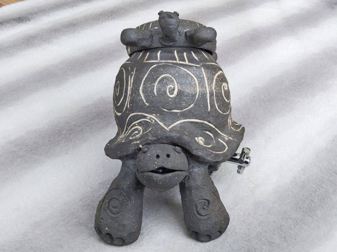 愛嬌のある陶器の亀の焼酎サーバー　ディスペンサー　陶器の置物　実用＆インテリアに