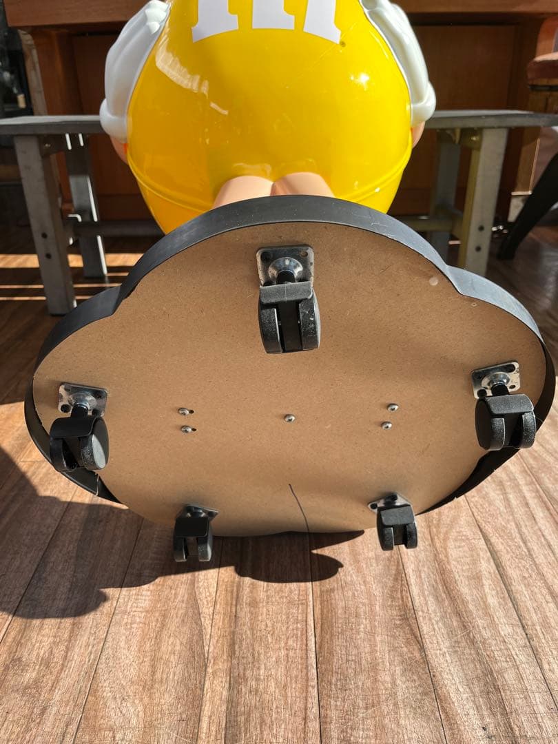 げんちゃん　 M&M's イエロー　ディスプレイ