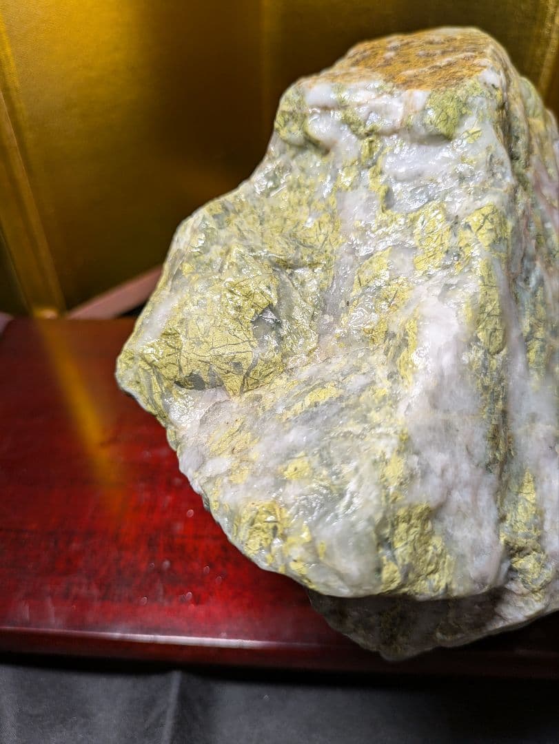 原石 2.4kg 石英の一種？天然石 鑑賞石 希少 レア品