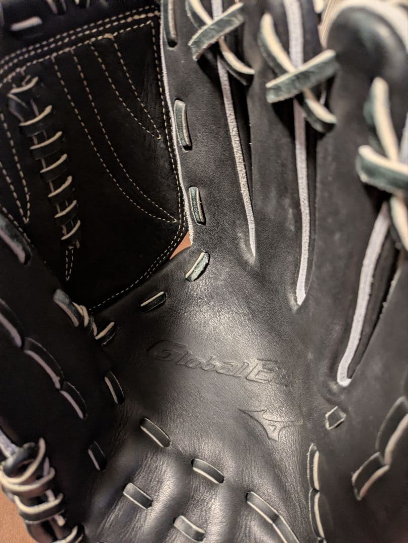 ミズノ 軟式野球グラブ右投げ投手用　グローバルエリート 11号オマケ付き