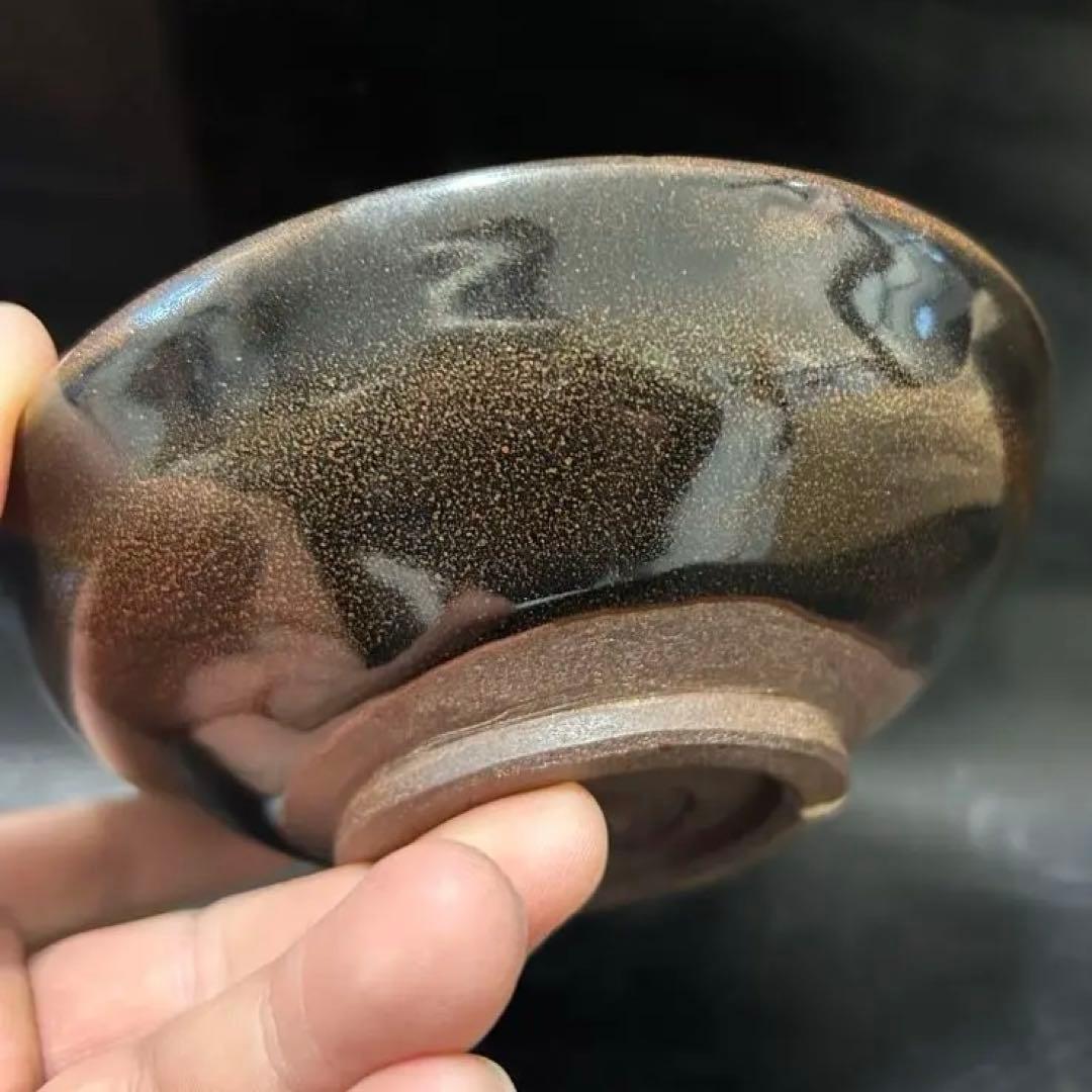 美しい古美術◾️蔵からかなり美しい黒い釉薬の天目平茶碗が出てきました。