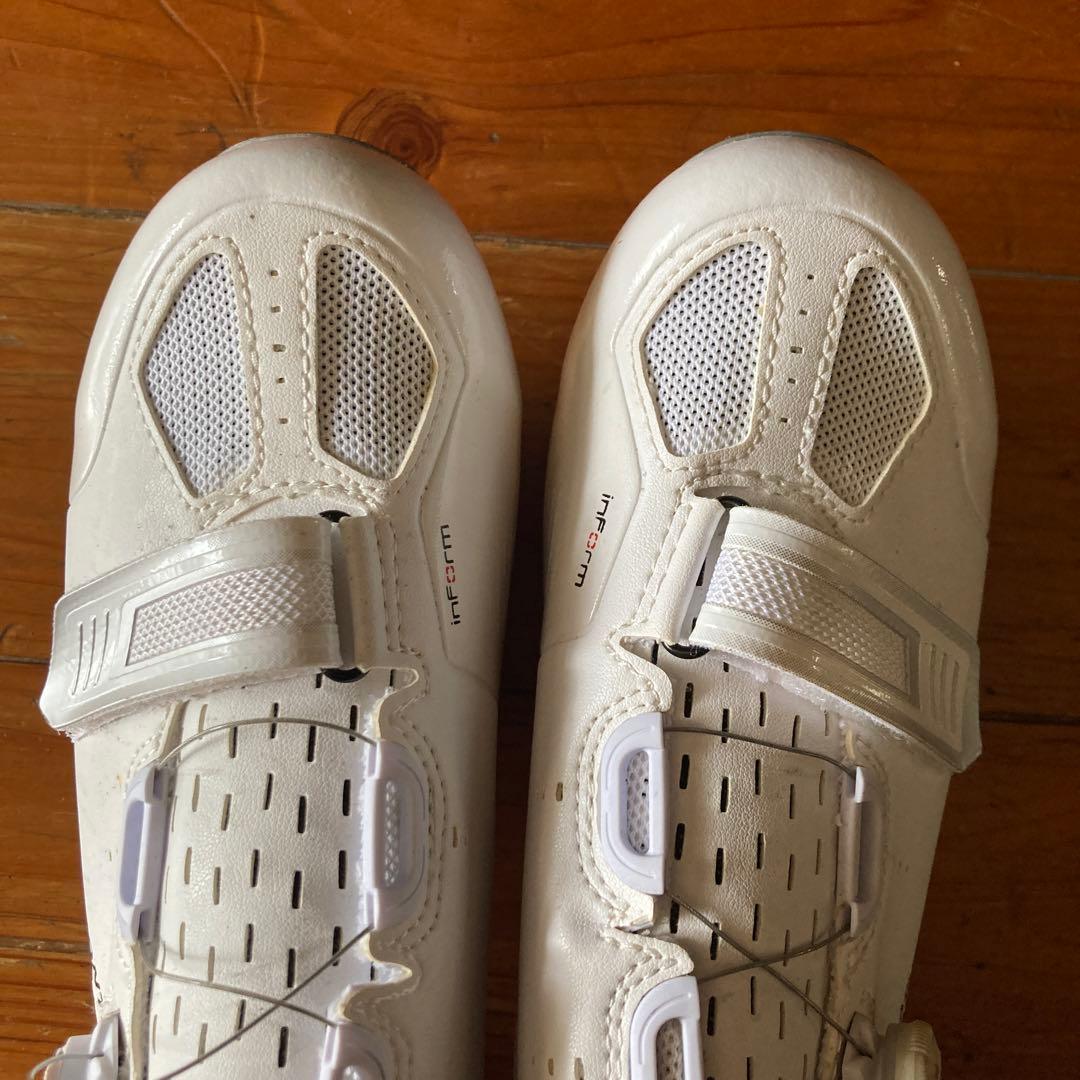 Bontrager ホワイト 自転車シューズ　クリート　クリートカバー付き