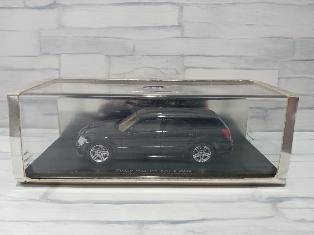 1/43 ダッジ　マグナム　MAGNUM　SRT-8 ミニカー　ブラック