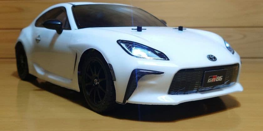 タミヤRCトヨタ白色GR86LEDライト付＆プロポ＆バッテリー充電器セット未走行