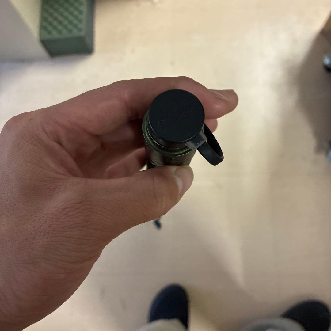 Olightのタクティカルライト「Warrior 3S」のアーミーグリーン