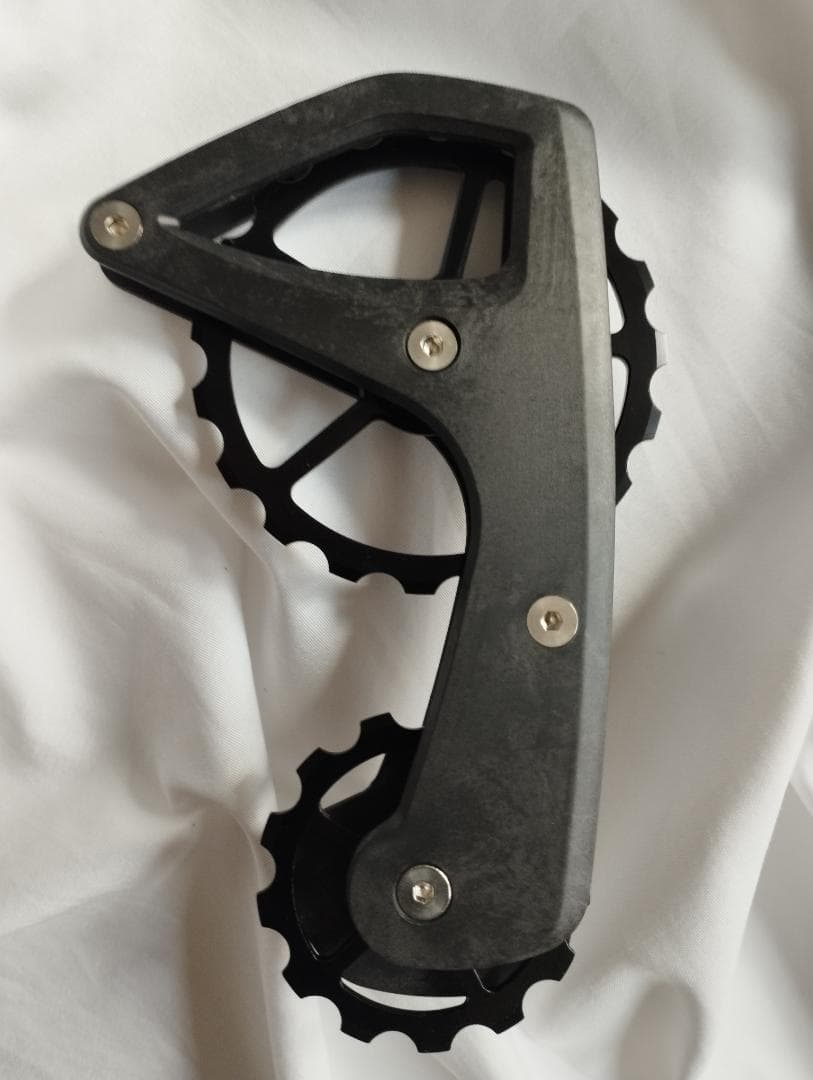 カーボンファイバー　ビッグプーリーケージ　105/R7000/7120/7170