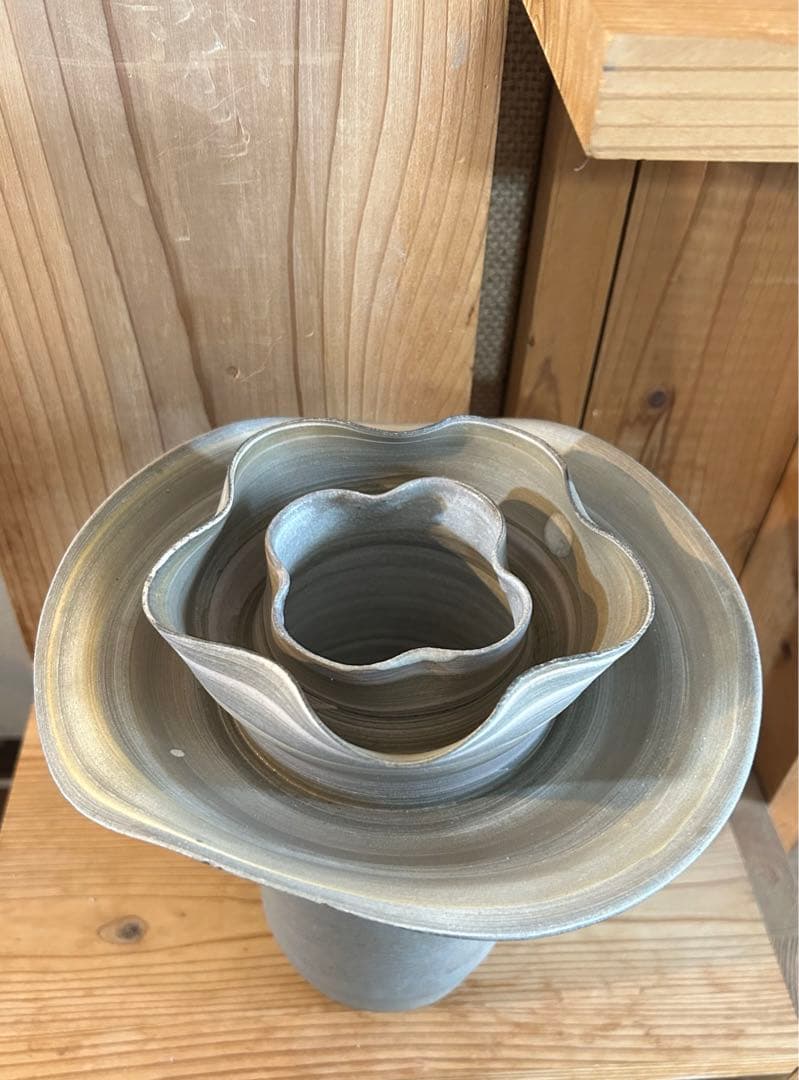 陶芸作家　やきもの　花器　花瓶　白石和宏　娘　白石阿衣