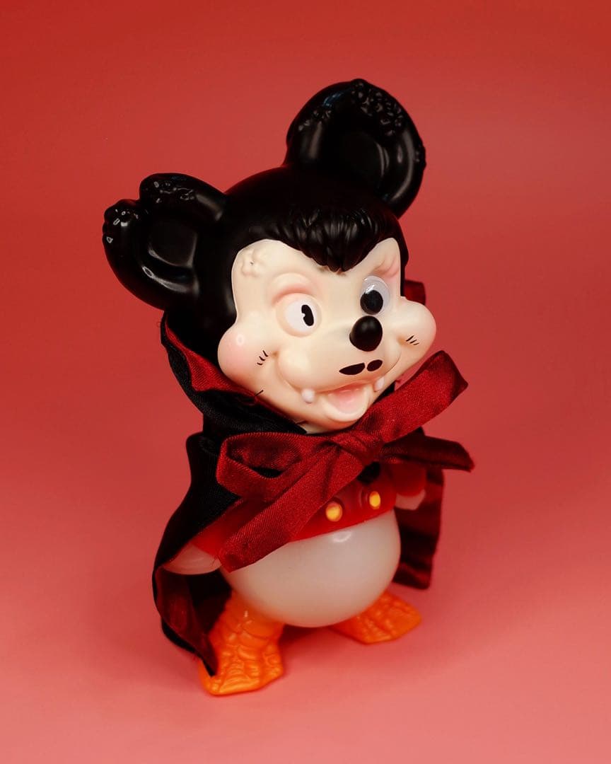 ミナド・ドラキュラ　吸血鬼　ヴァンパイア　ポップカルチャー　フィギュア　ソフビ