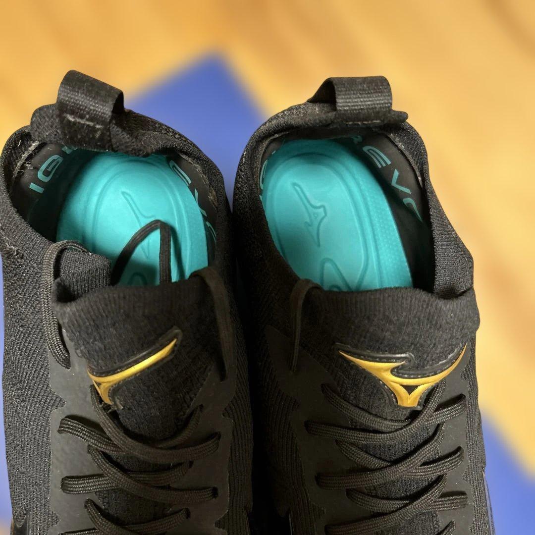 Mizuno ブラックスパイク ゴールドロゴ