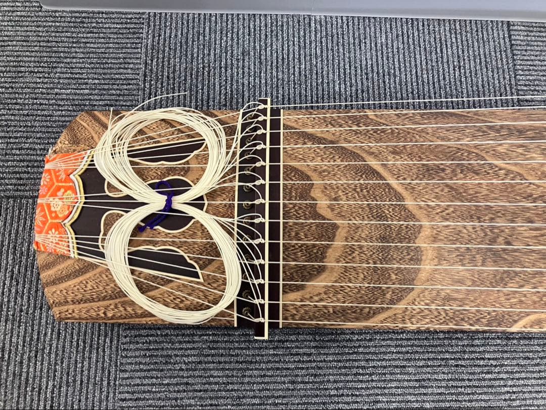 【良品】お琴 13弦 並甲 すだれ彫り 琴柱・ソフトケース付き