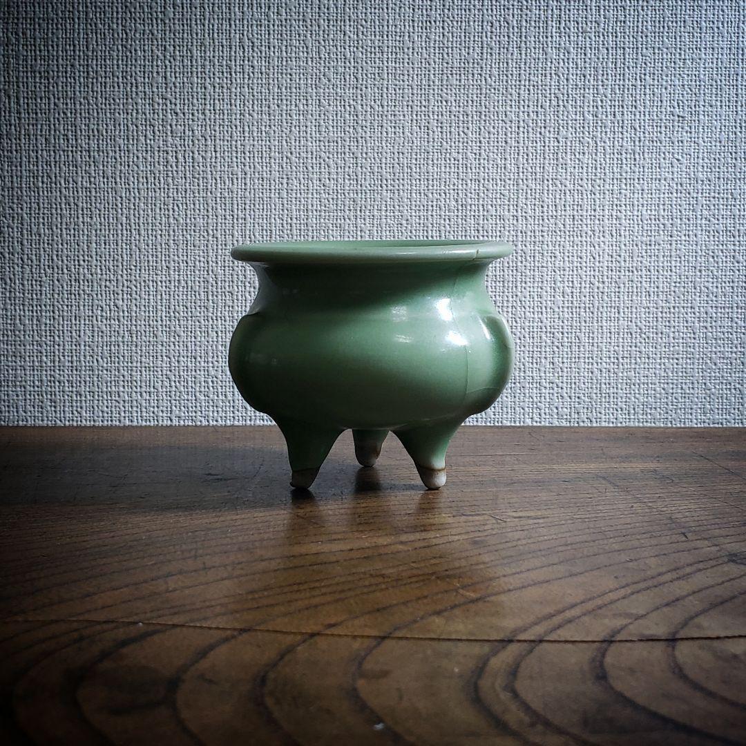 中国 唐物 青磁 三足 袴腰 香炉 訳あり ニュウ 銘なし