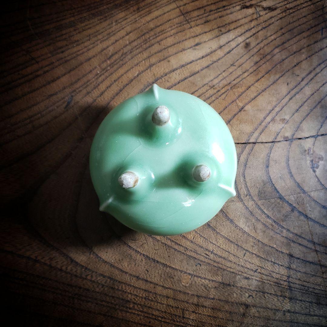 中国 唐物 青磁 三足 袴腰 香炉 訳あり ニュウ 銘なし