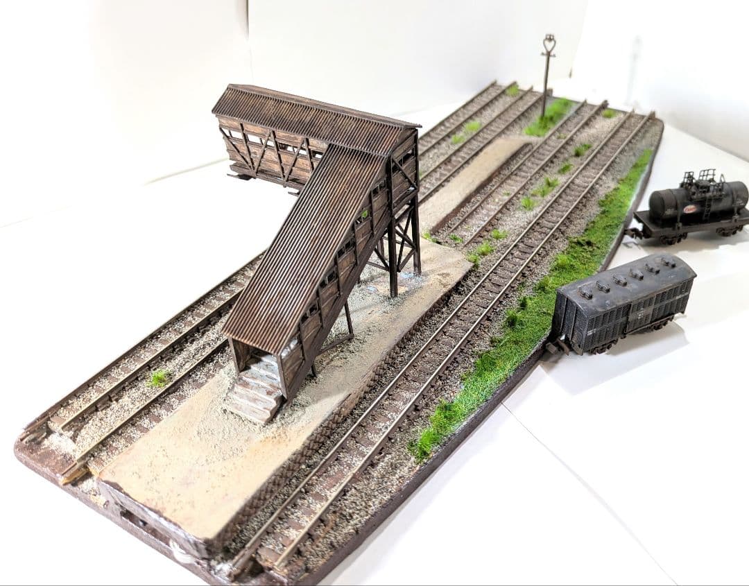 食*ン様 Ｎゲージ・ジオラマ展示台【ローカル駅寸景】※貨車2両付き！