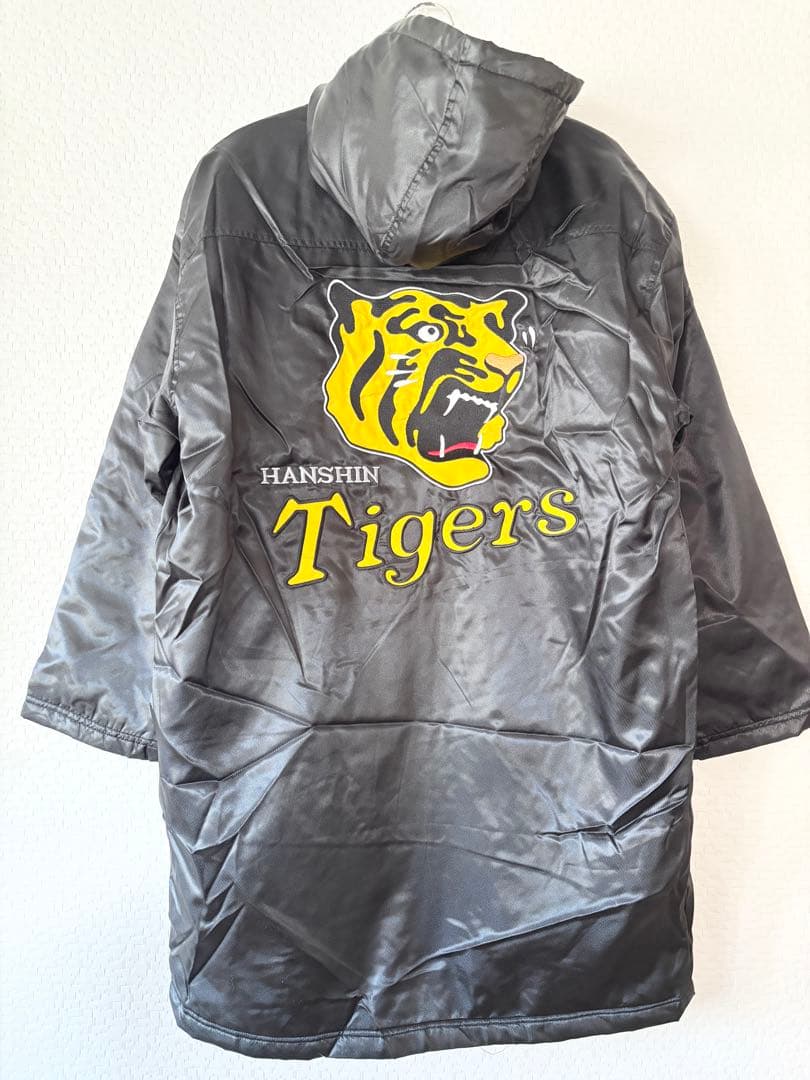 Hanshin Tigers フード付きコート ブラック