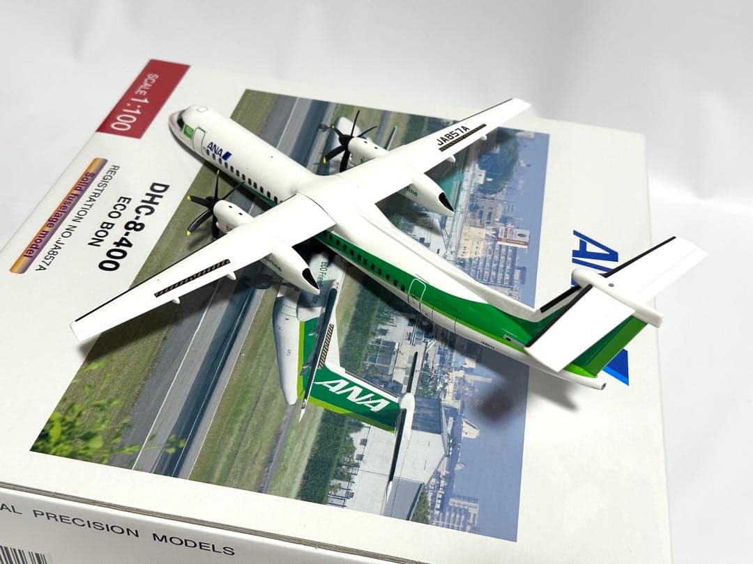 全日空商事 1/100 ANA DHC-8-400 NH11013 台座付き