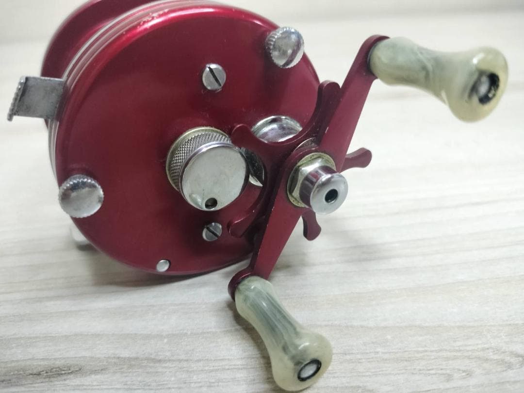 ABU GARCIA アブ アンバサダー 5000　4ネジビンテージリール　濃赤