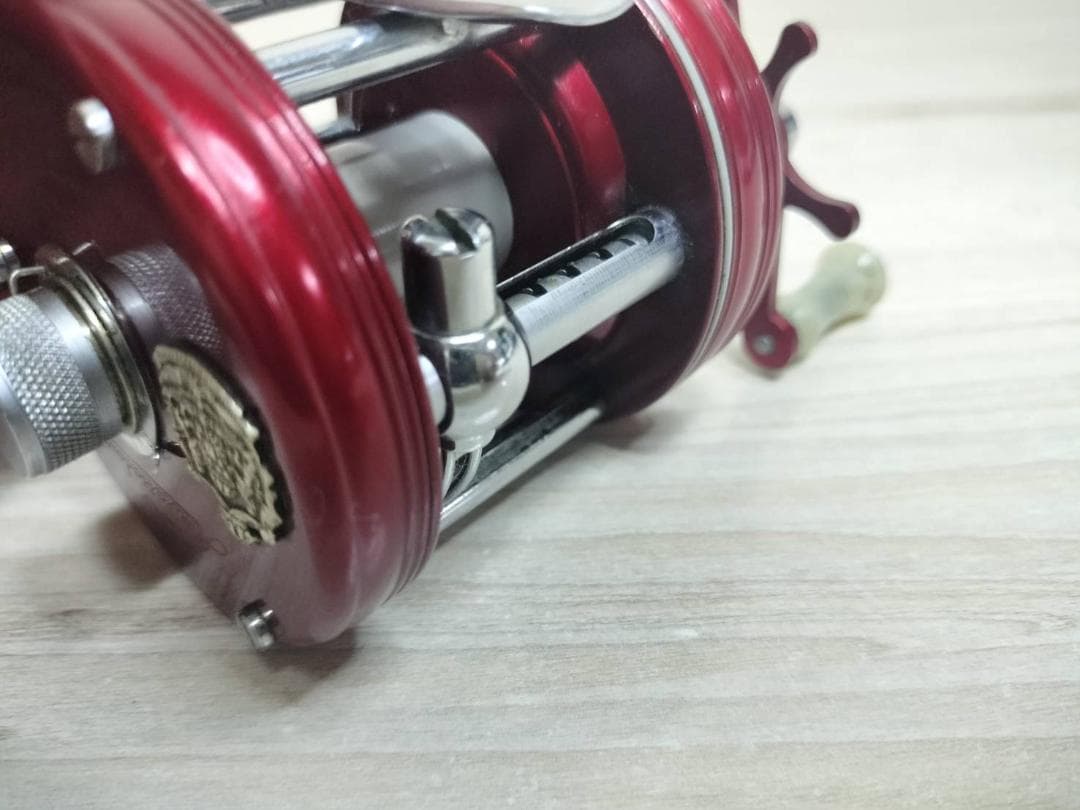 ABU GARCIA アブ アンバサダー 5000　4ネジビンテージリール　濃赤