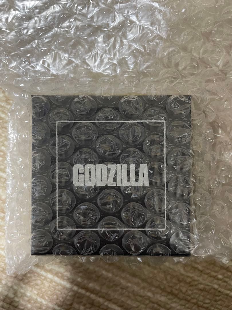 純金キングギドラ100体限定