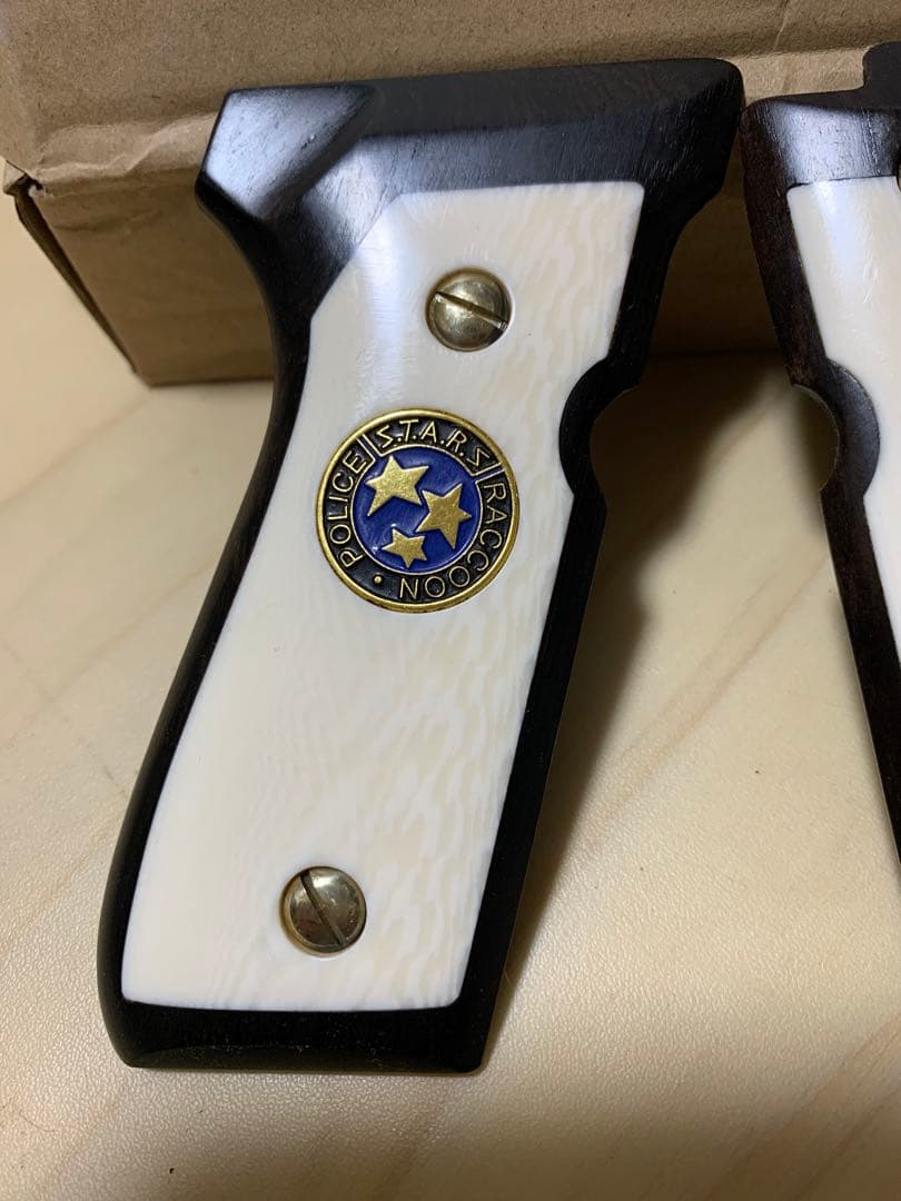 レア物　新品ベレッタ m9用サムライエッジ風　木、特殊樹脂製グリップ　象牙風