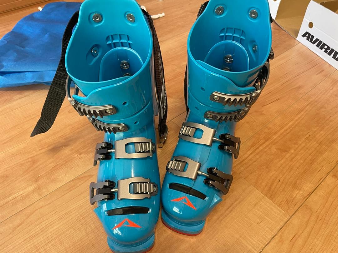 年末値下げアビリーバー　スキー用ブーツ 青/黒 収納袋付き　インソールなし