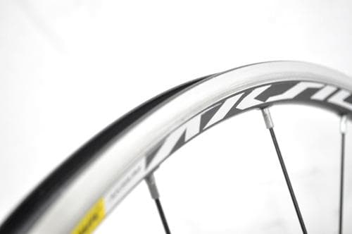 MAVIC Aksium 700C フロントホイール