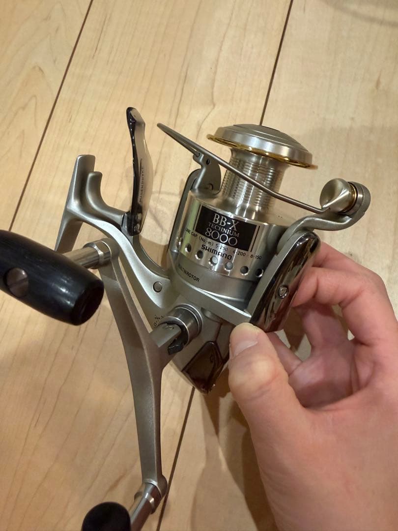 BB-X テクニウム 8000 スピニングリール 収納ケース付き