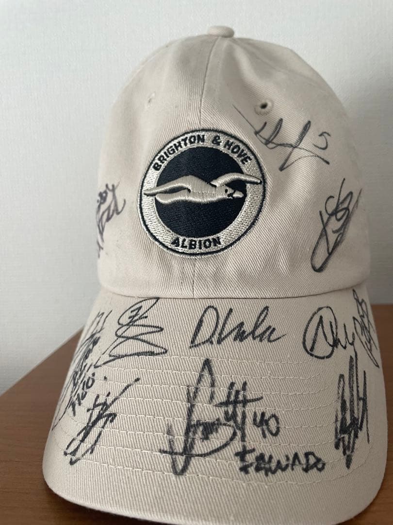 ブライトン　選手サイン入りキャップ
